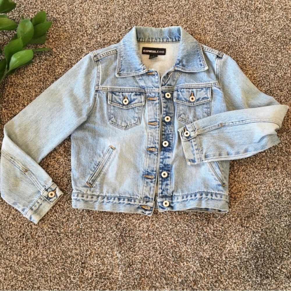 Express vintage denim jean jacket women’s size small in light wash